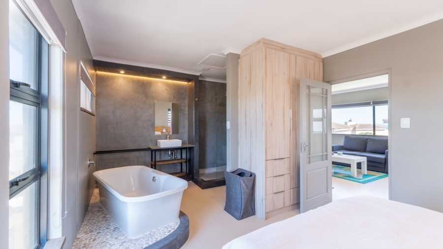 5 Bedroom Property for Sale in Calypso Beach Western Cape